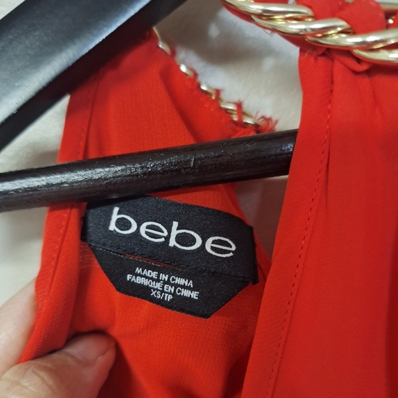 bebe Keyhole Sleeveless Halter Top Blouse w Gold Tone Chain Elastic Hem Red - Picture 4 of 10
